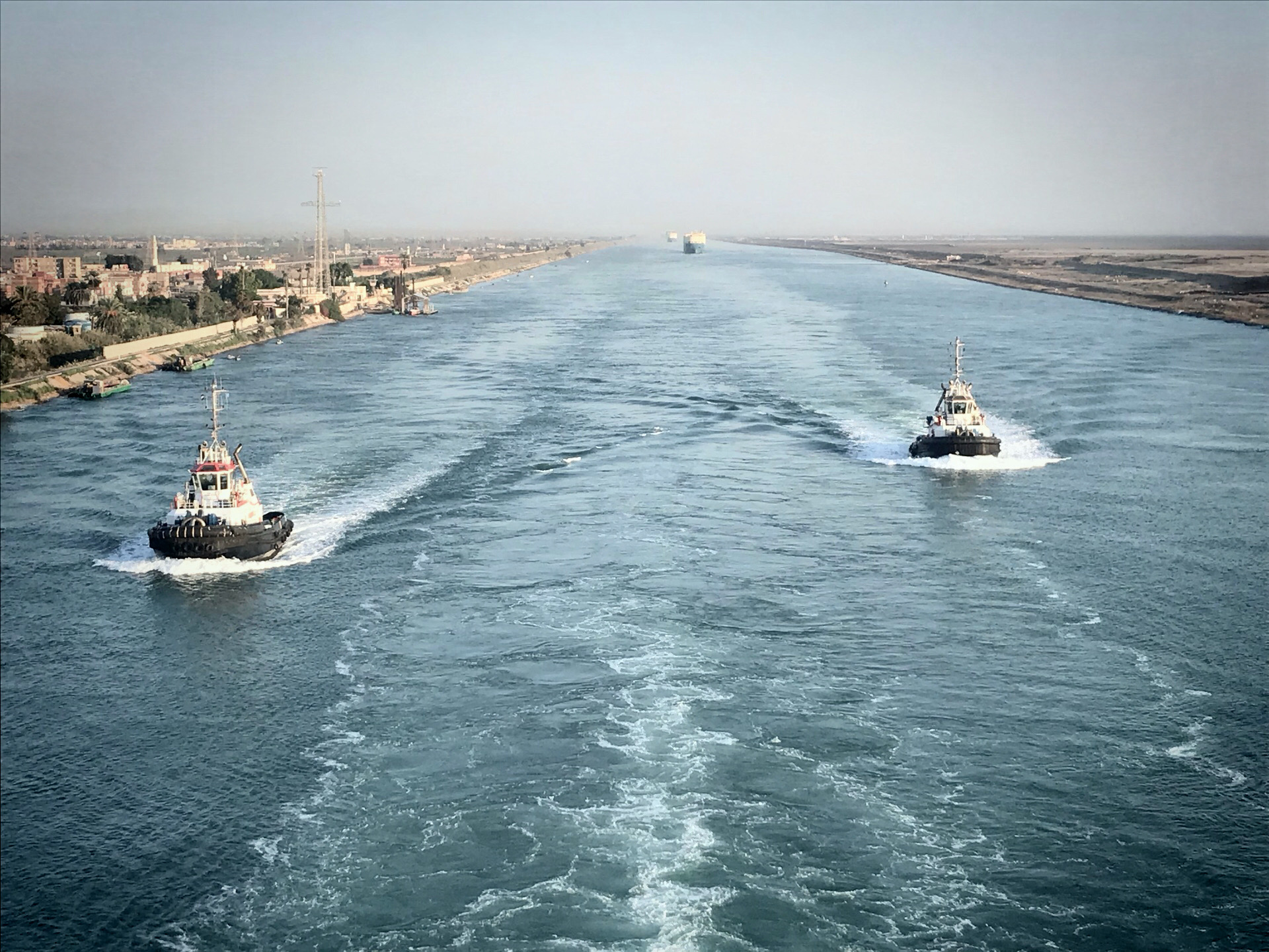 ⛰【景点攻略】邮轮从地中海驶向红海，途中穿越苏伊士运河，左岸为以色列，右岸是埃及。 📍详细地址：  