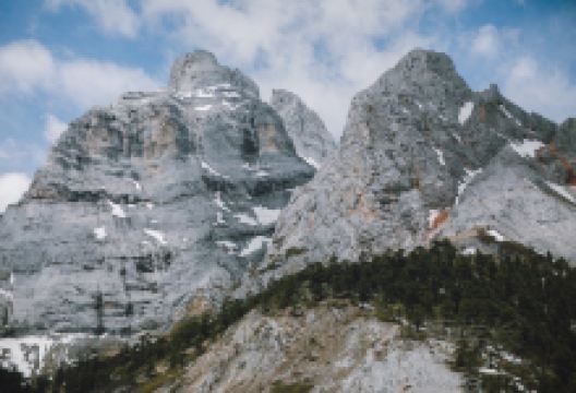 香巴拉天然佛塔景点图片