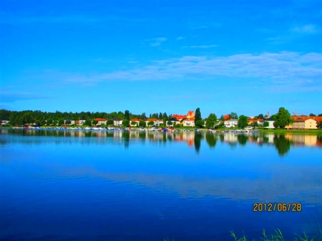 维纳恩湖·瑞典 维纳恩湖(Vanern)，英语作Lake Vaner。 北欧最大的湖泊，也是欧洲第三