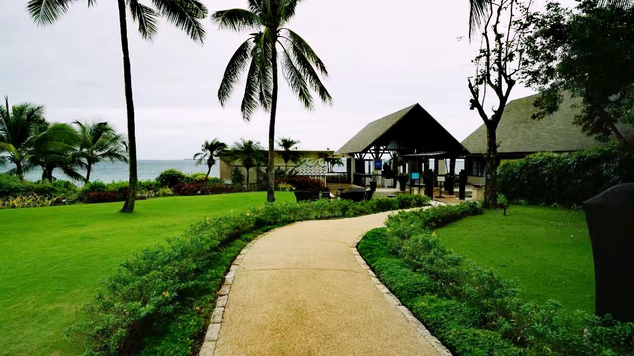 【一个被水元素包围的酒店 】 宿务香格里拉马克坦岛度假酒店是一座美丽的园林酒店，就在机场旁边。宿务机