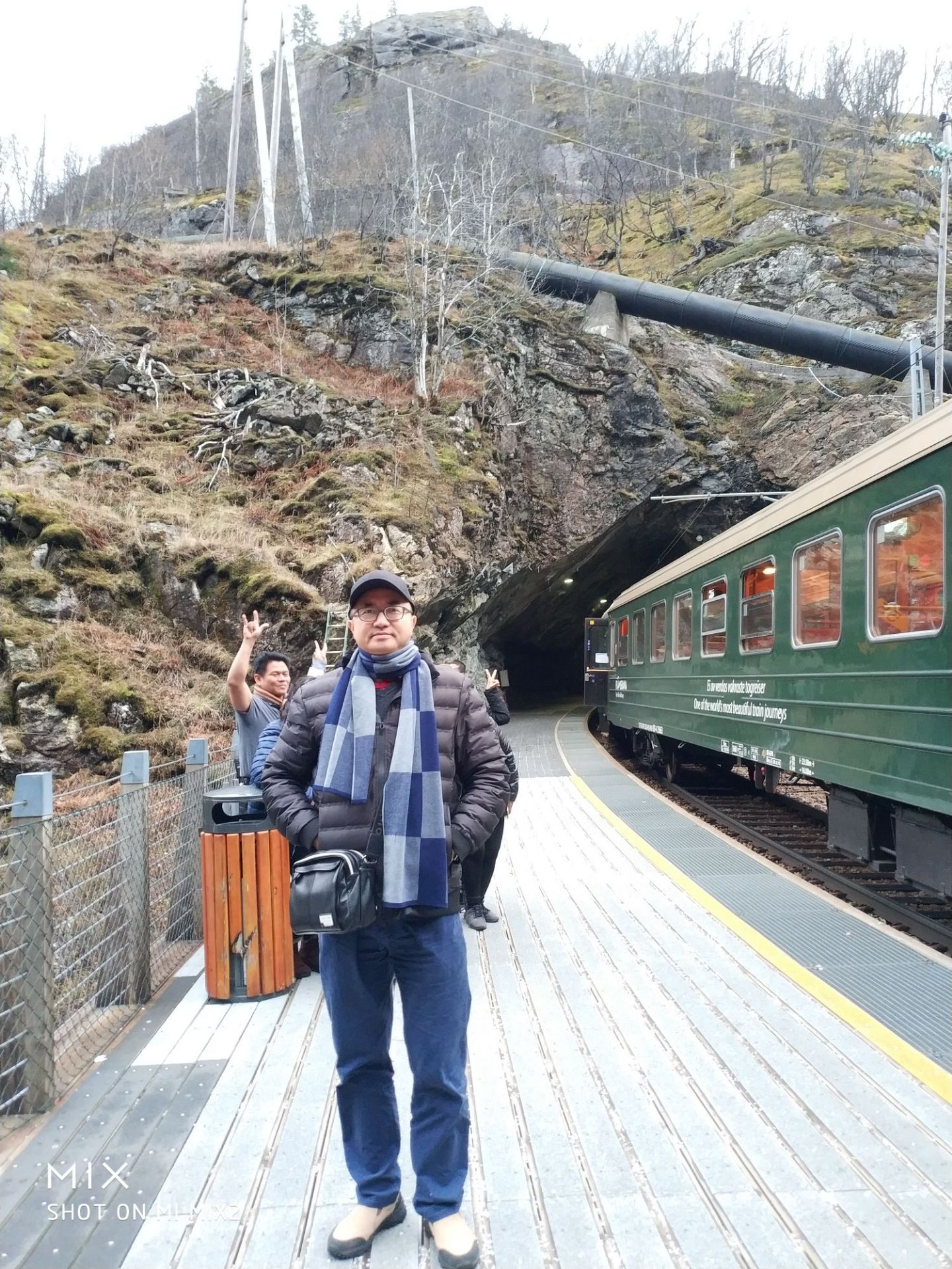 2018年年底我在挪威弗洛姆体验高山峡湾火车。弗洛姆的高山铁路连接了松恩峡湾的出发点——小镇弗洛姆(