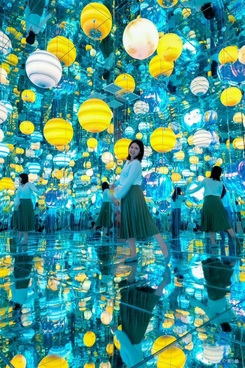 成都探店手可摘星辰网红光影科技拍照馆值得去吗