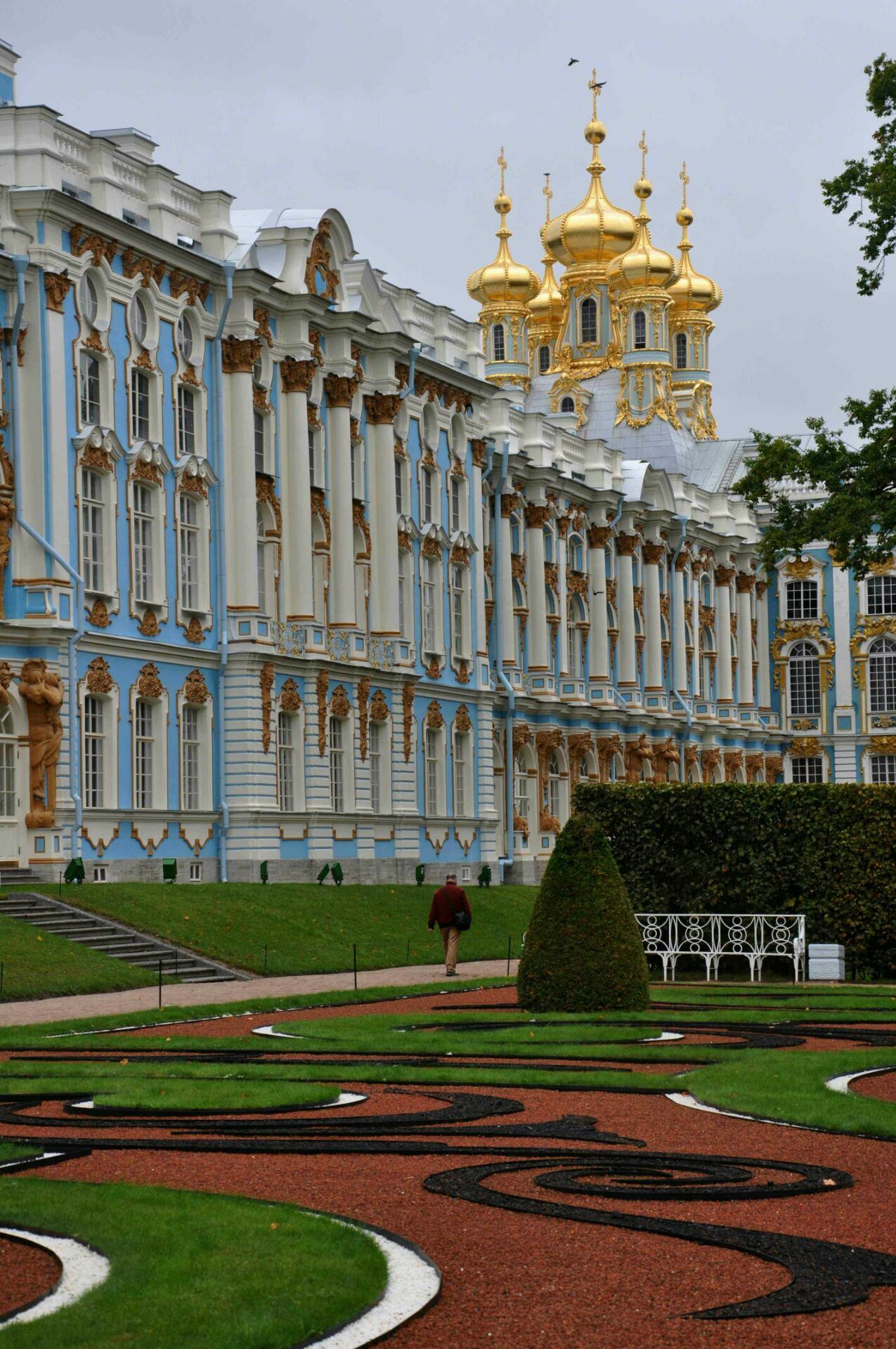 叶卡捷琳娜宫（The Catherine Palace）又称凯瑟琳宫，位于俄罗斯普希金市，建造于17