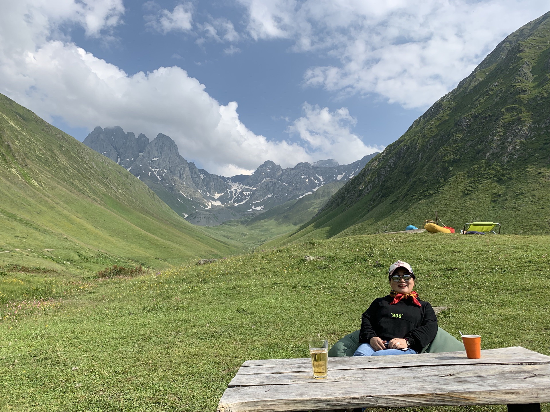 格鲁吉亚高加索山区不知道自由行的国人有多少，非常棒的风景达到是有难度的。