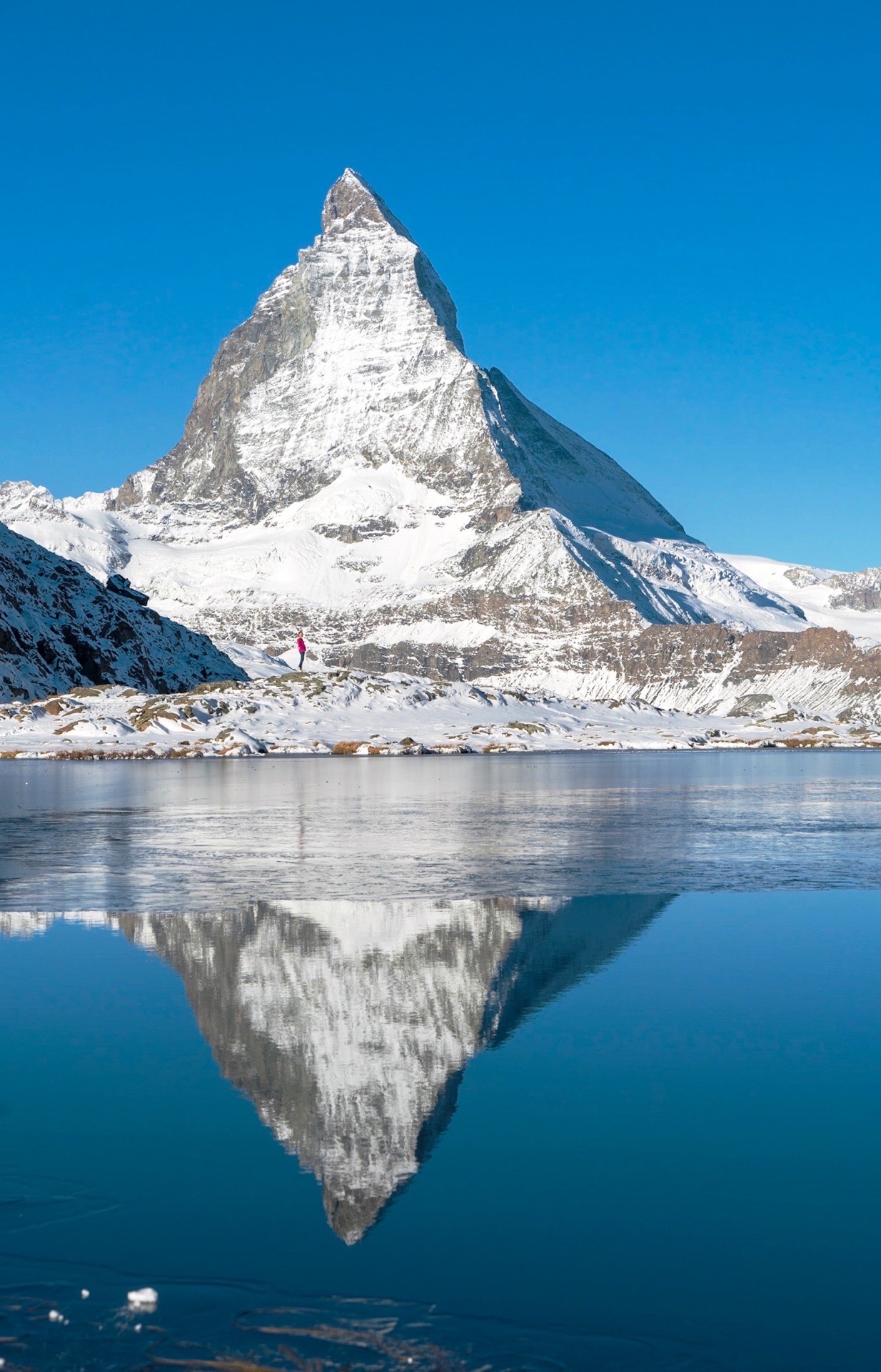 💙简介 承接上一篇，马特洪峰是我最爱的雪山也是瑞士引以为傲的象征。（在瑞士很多商品上都有马特洪峰的标