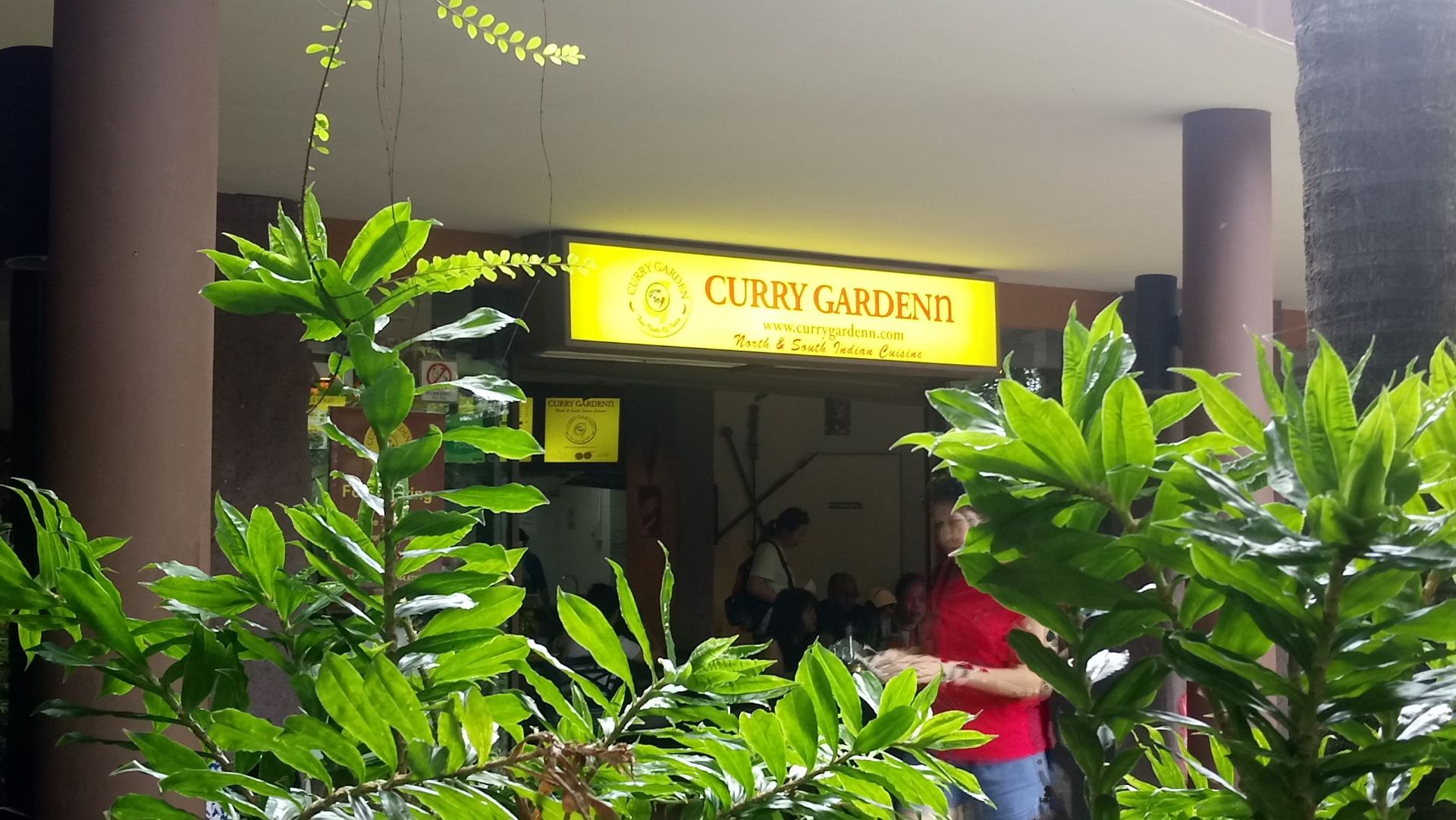 curry garden在飞禽公园的入口旁边，品种多，价钱不贵。让游客在游玩后可以饱吃一顿。咖喱好吃