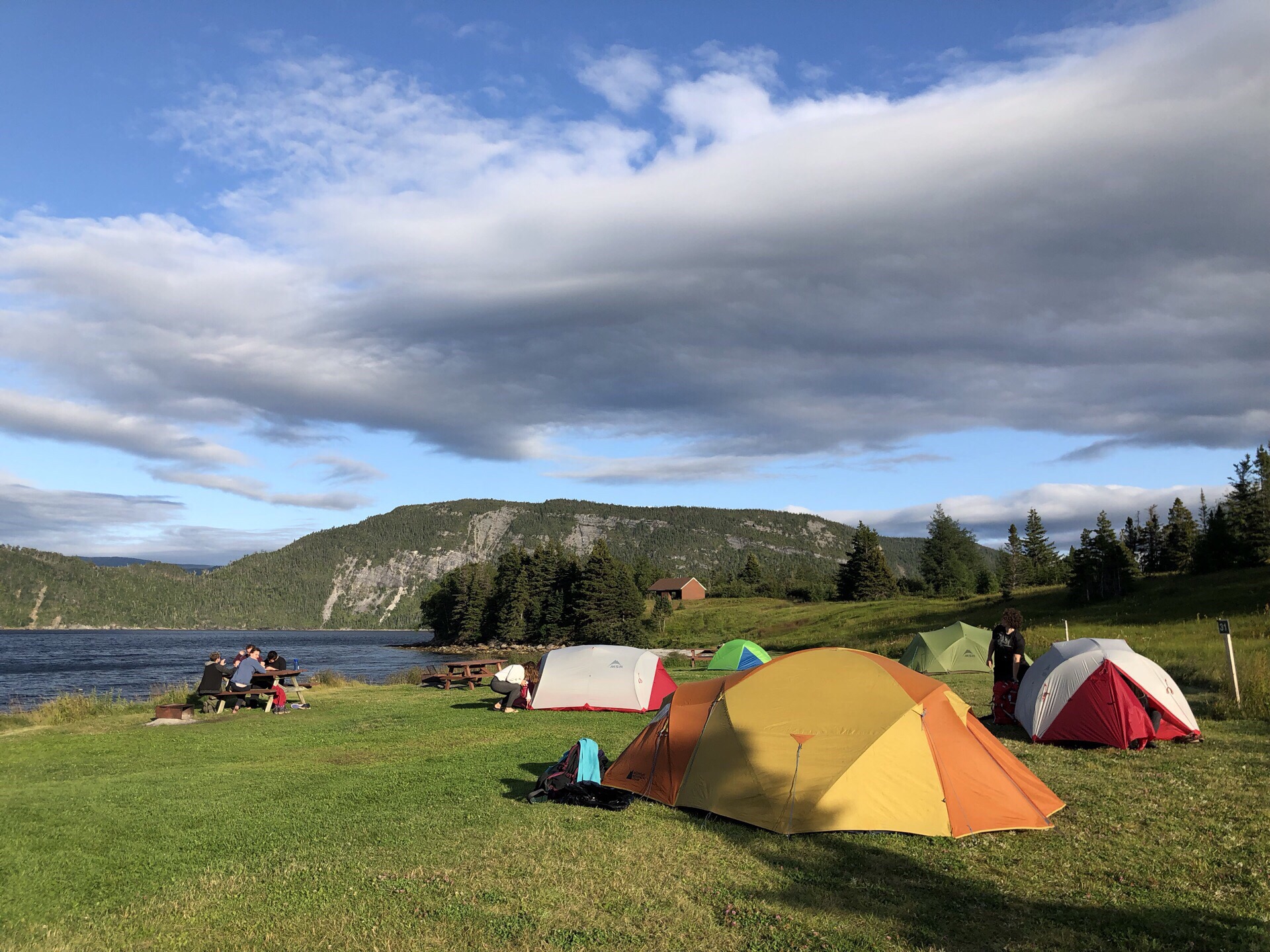 #最佳露营地# Gros Morne公园里的最佳露营地，有山有水，风景如画。