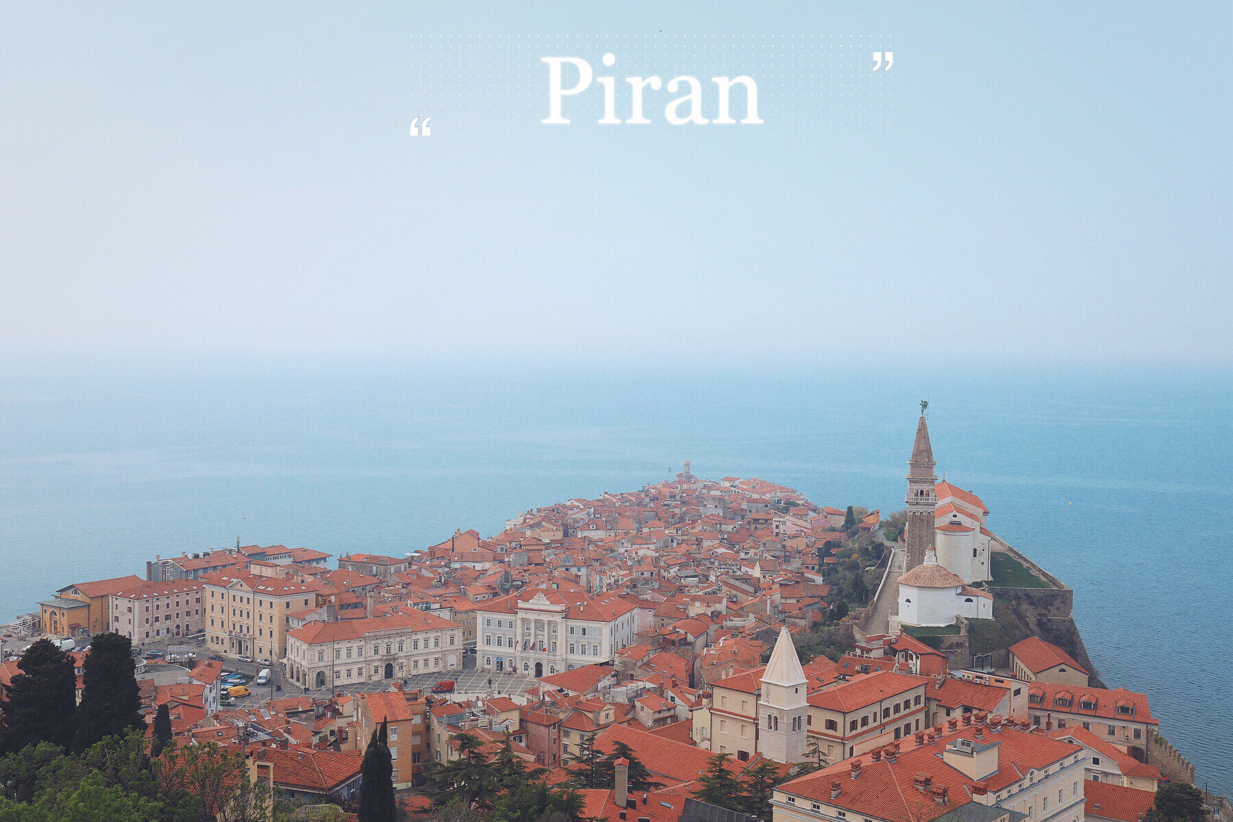 海洋蓝X复古红=皮兰的专属色 📍【Piran】一个东欧小众国家中的小众城市有着不为人知的迷人之处～南