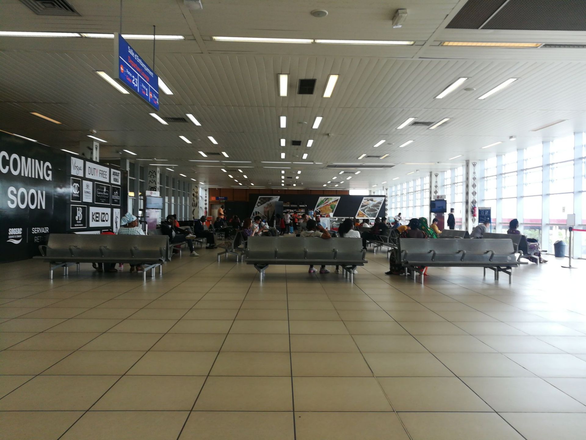 非洲几内亚科纳克里机场，终于可以回国了。很开心⊙▽⊙