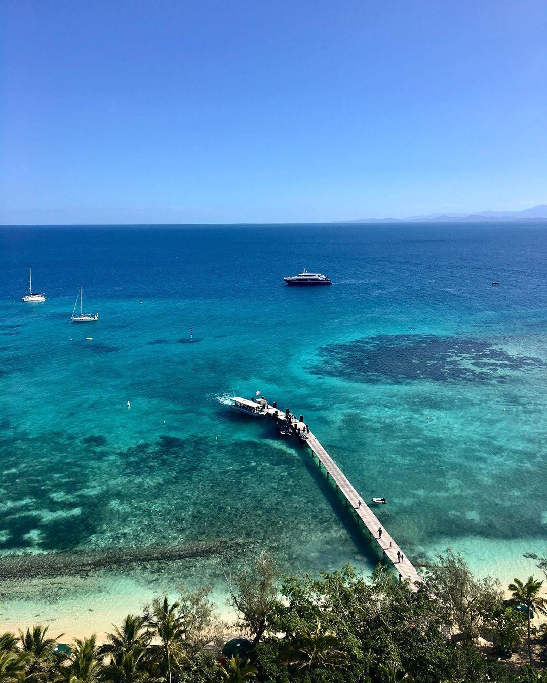 环山美景，声色可人的努美阿  景色概况： 上次去那里前我了解到努美阿是首府也是主要港口，三面环山，一