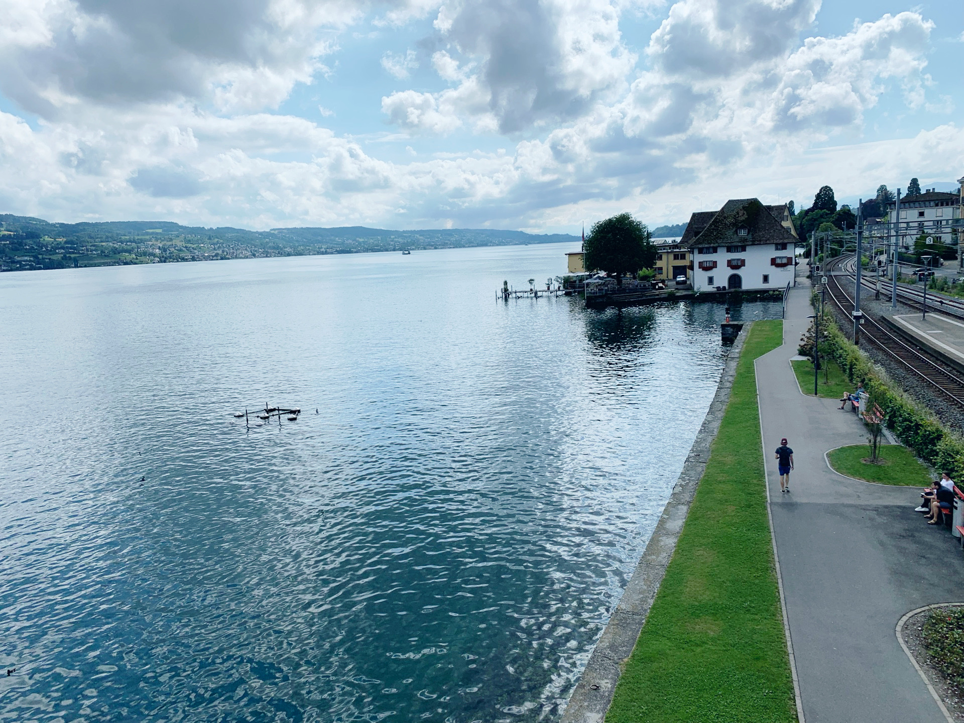 瑞士🇨🇭最和平美丽友好的地方，祖孙三代一起在瑞士街头散步，值得时时拿出来回味的美景……