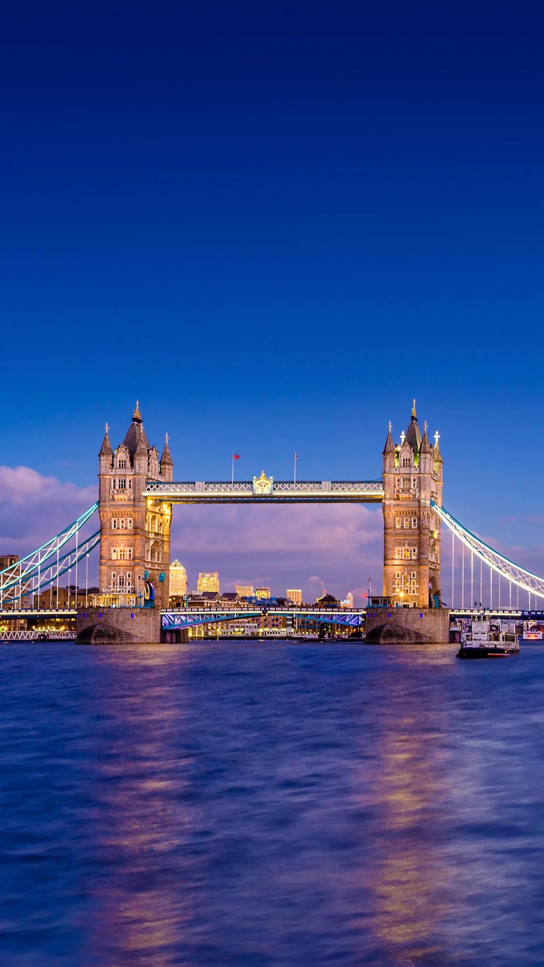 伦敦塔桥，无数课本，杂志宣传过的标志性建筑，确实可以，古典而又美丽。