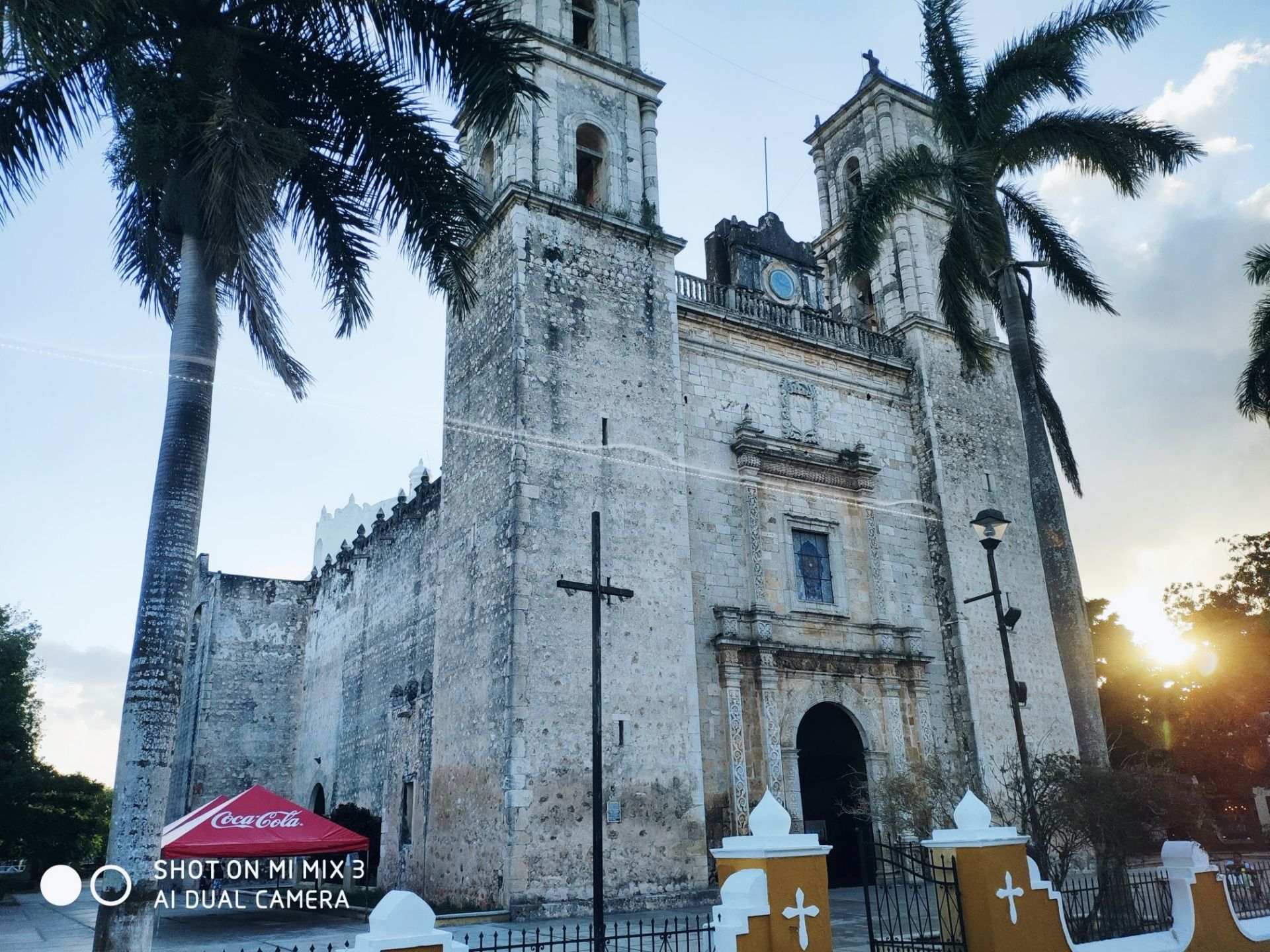 在墨西哥这样的一座文艺、艺术、浪漫的城市，教堂一定是让游客非常难忘的，尤其这座感恩教堂，位于市中心，