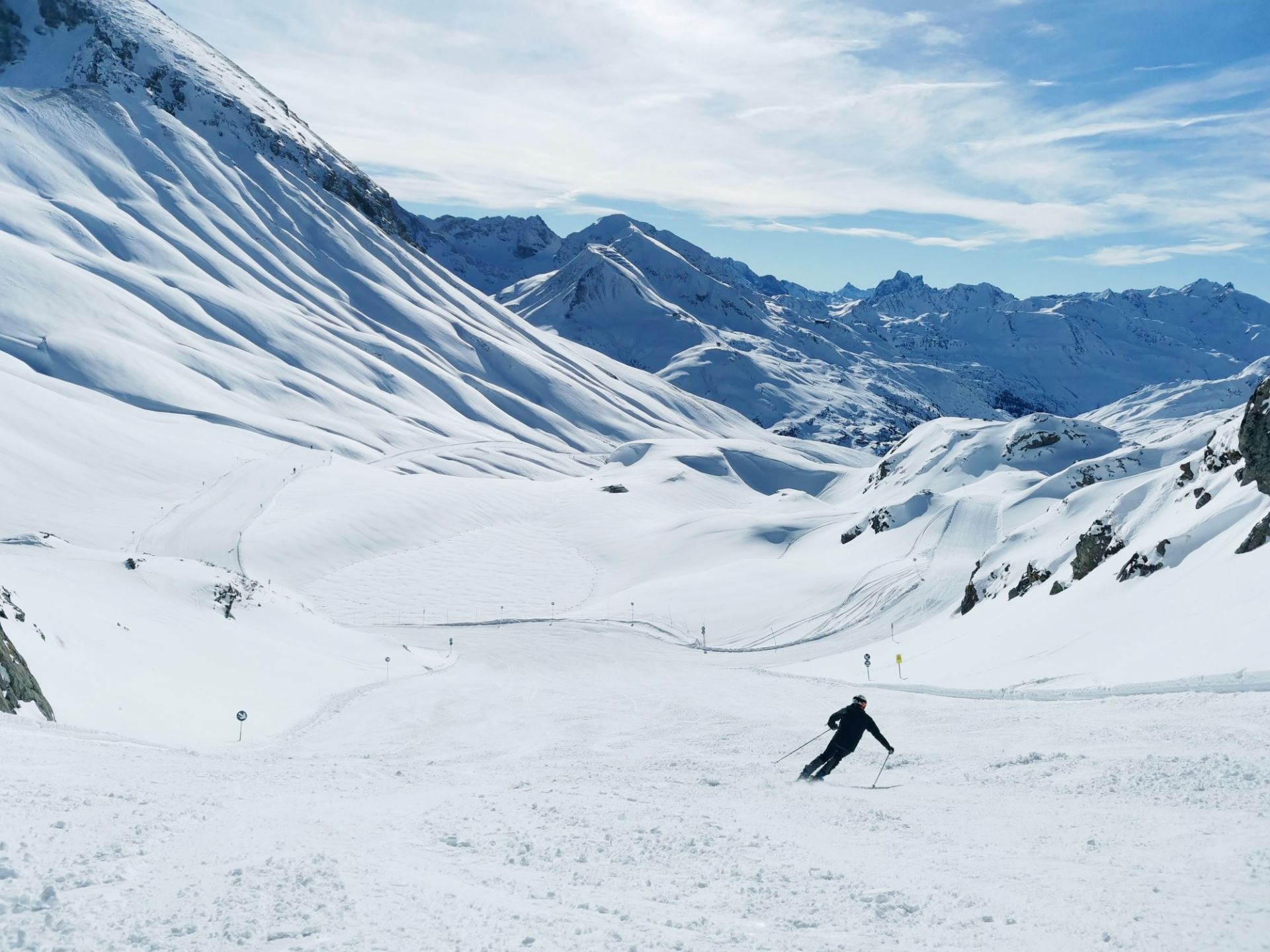壮观的雪景，五大区域连接成的超大滑雪场，一周才能基本滑遍所有区域。推荐住在zurs镇上，当然圣安东和