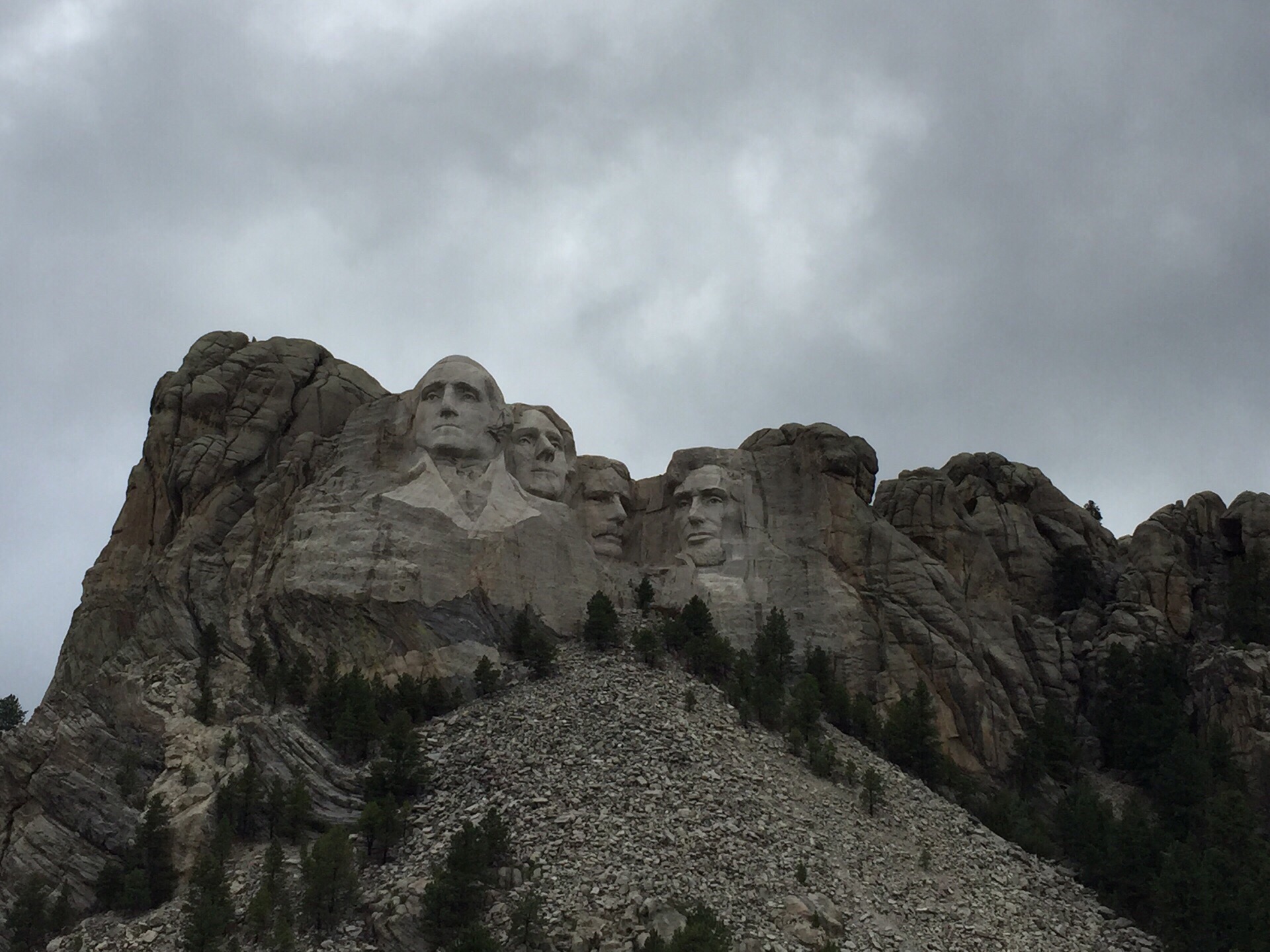 拉什莫尔山国家纪念公园（Mount Rushmore National Memorial），俗称美国