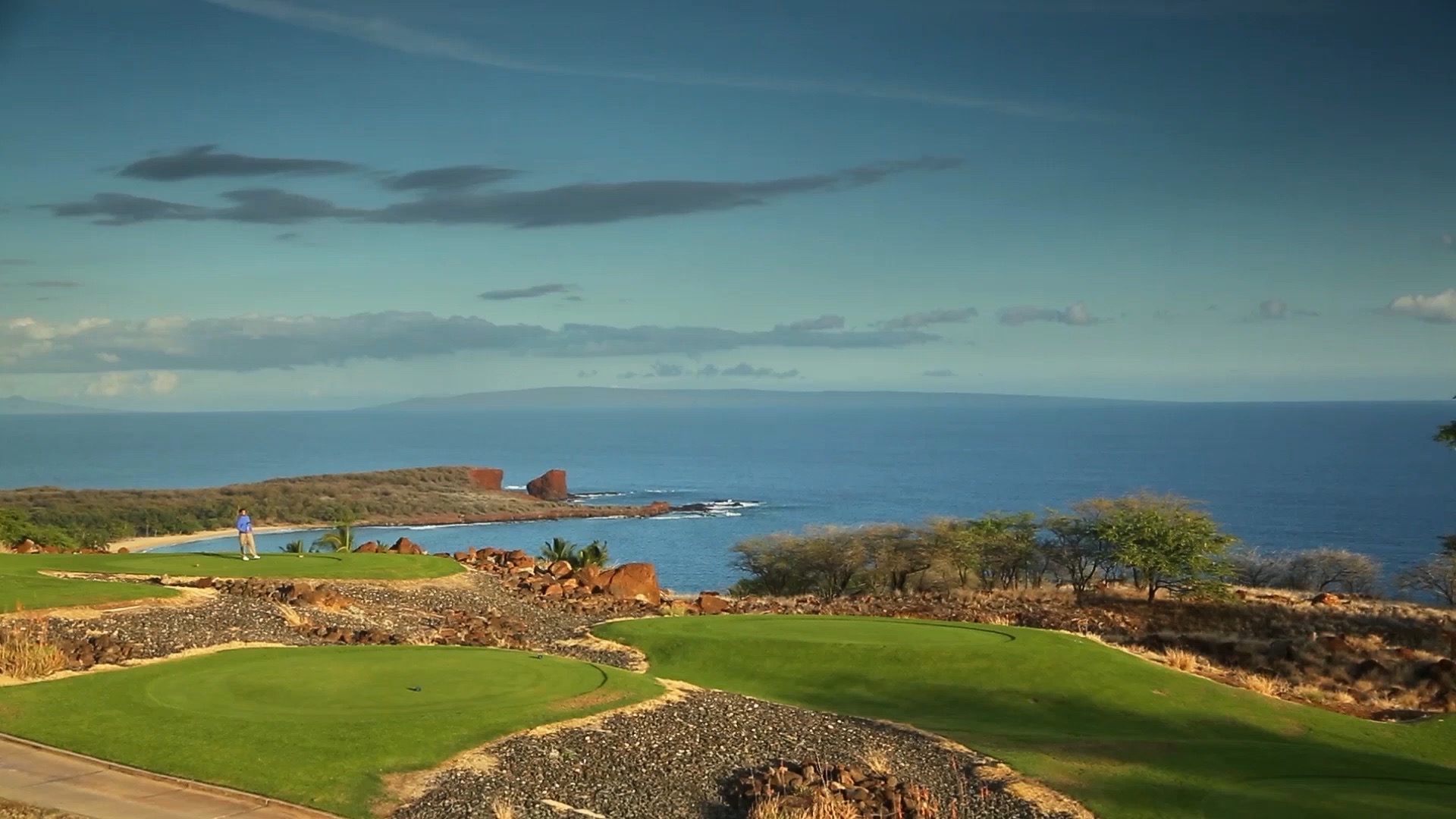 位于拉奈岛四季度假酒店的曼内雷高尔夫球场（Manele Golf Course）建立在火山熔岩地表之
