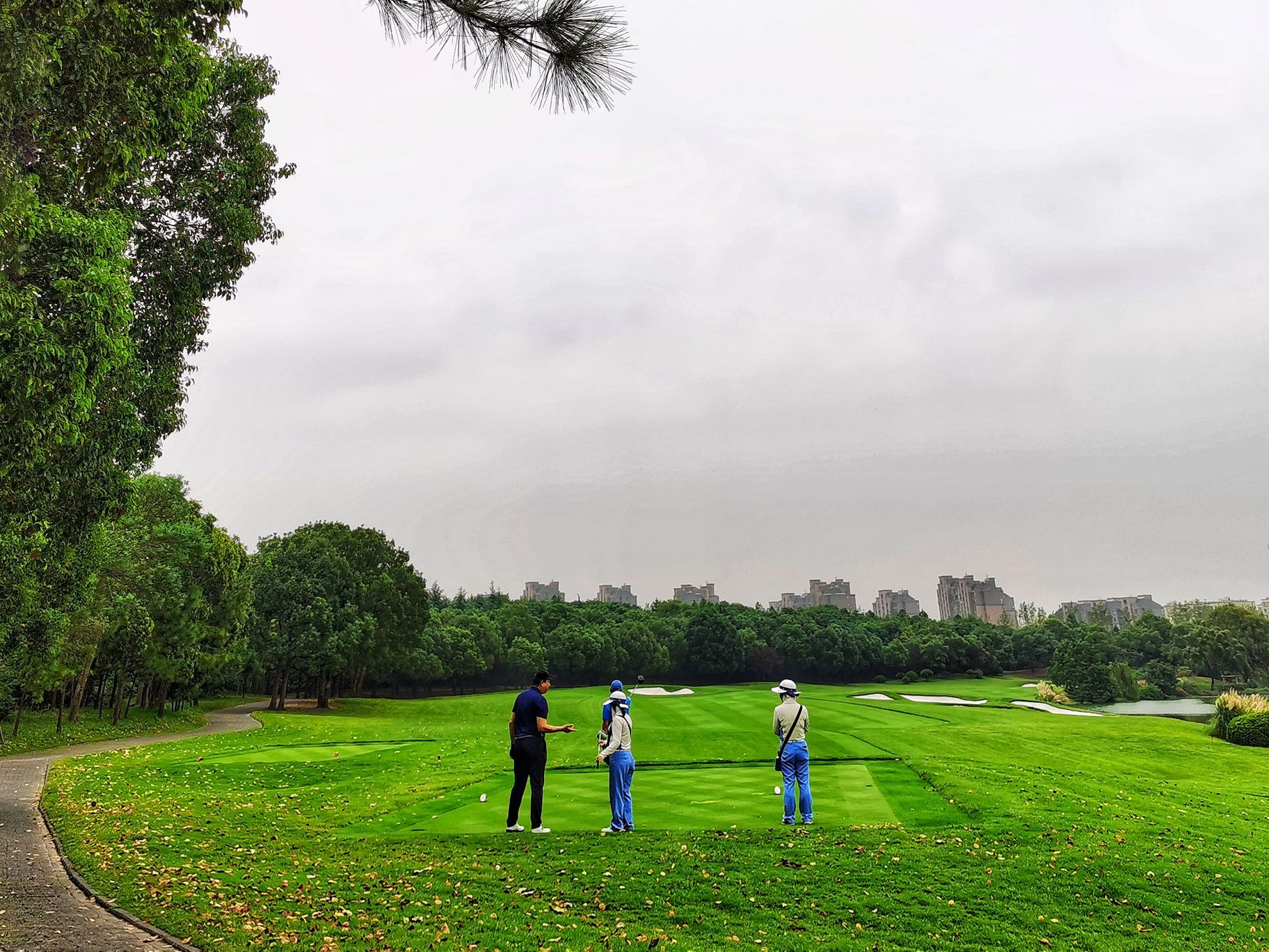 打卡上海TOP1顶级锦标赛高尔夫球场⛳️ 国庆长假的最后一天，带着朝圣的心情来体验了一下沪上最顶级的