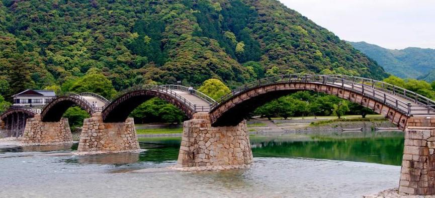 位于日本本州最南边的山口县，可能对许多人来说还是有点陌生的地名，但只要是去过的人就会被这里的绝美景所