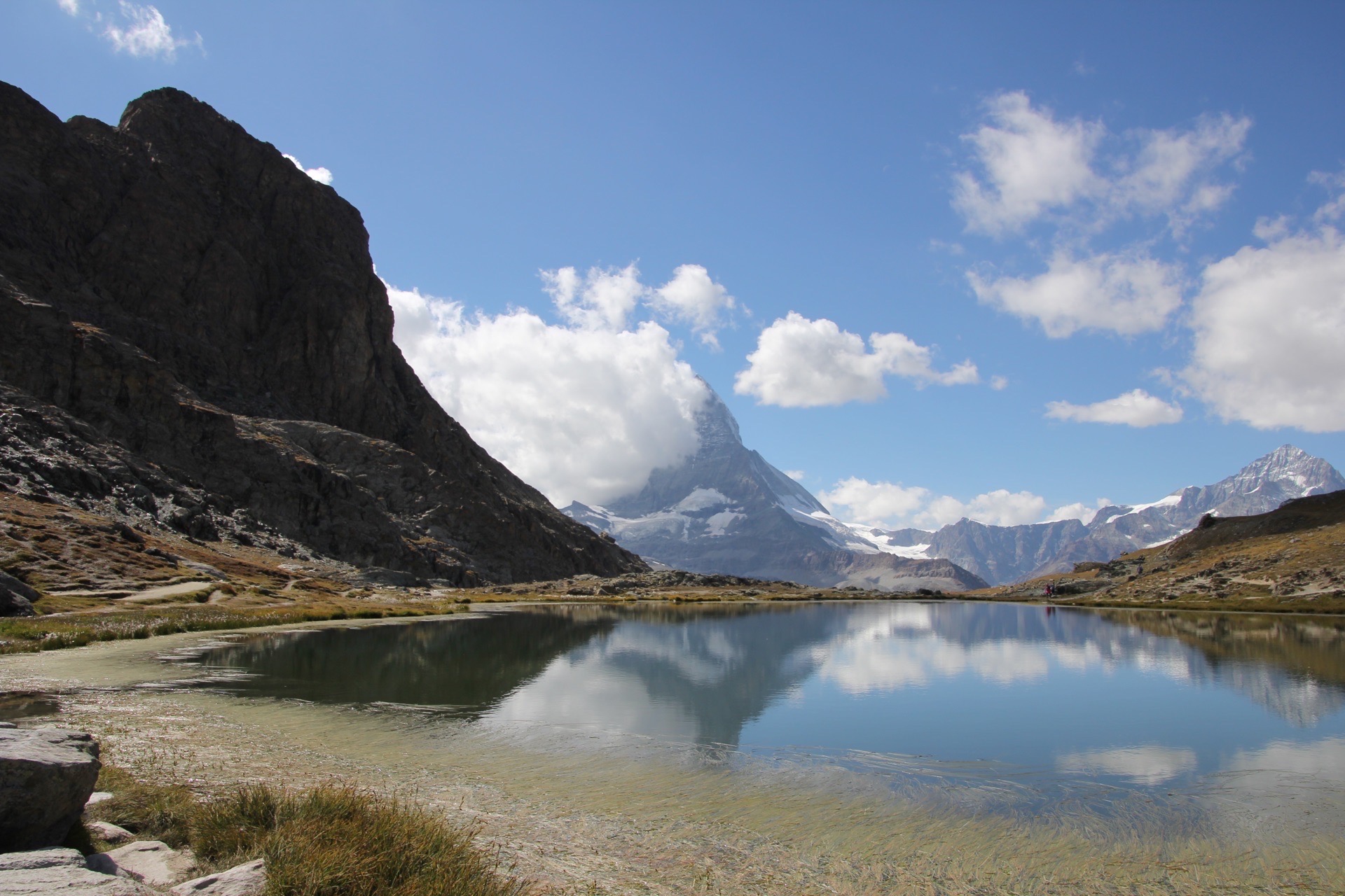瑞士之旅天天是美景，山川河流，让人流连忘返！素有“冰川之城”美称的小镇采尔马特(Zermatt)，位