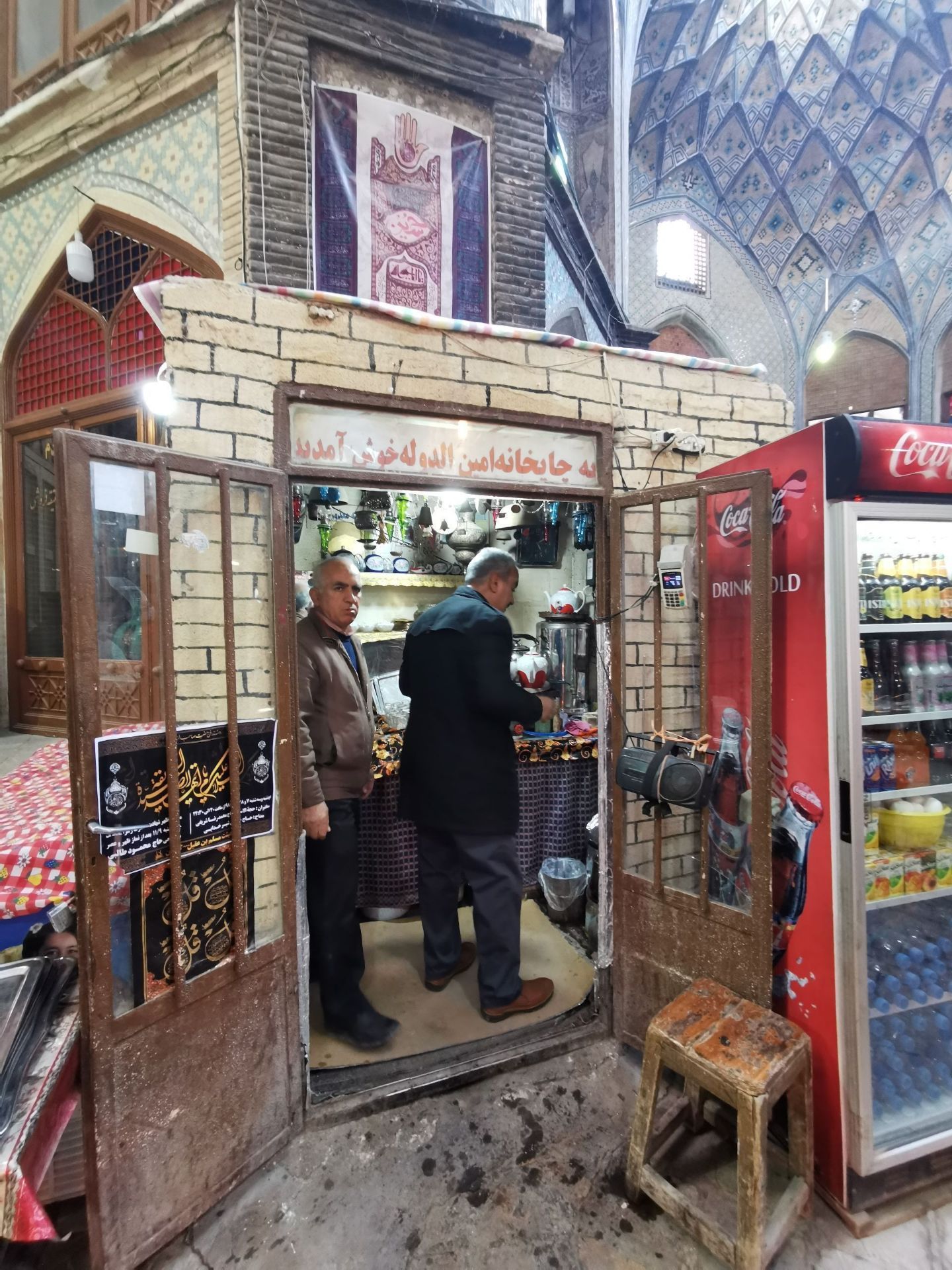 卡尚的大巴扎，和伊朗其它城市的巴扎一样是个传统的巴扎。中心位置非常的漂亮，以前是个老驿站，这里有一个