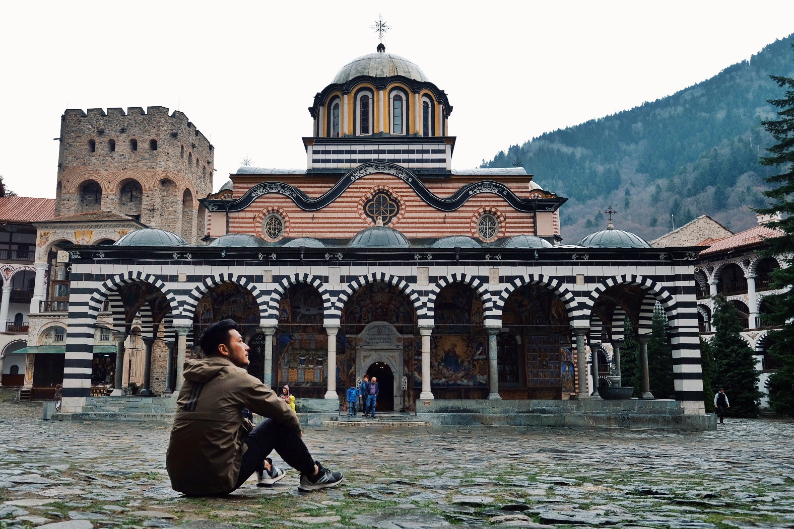 【环游东欧】📍里拉修道院 巴尔干深山中的里拉修道院，是东正教圣徒圣伊万苦修的场所，在曾经奥斯曼帝国入