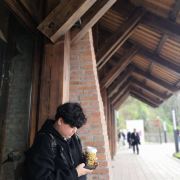 美滋滋的鸭可达