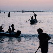 刮风这天我试过握着你手-