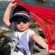 小灰色的月牙医生