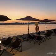 一缕阳光照大江