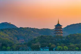 2-Day Hangzhou Tour: One Day by the Lake, One Day in the Mountains
