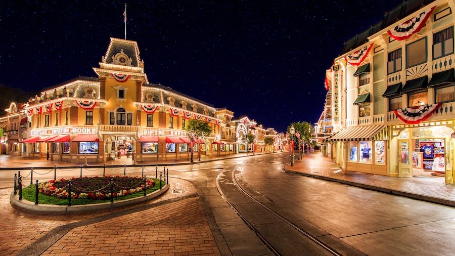 Main Street, U.S.A. at Disneyland Park | Disneyland Resort