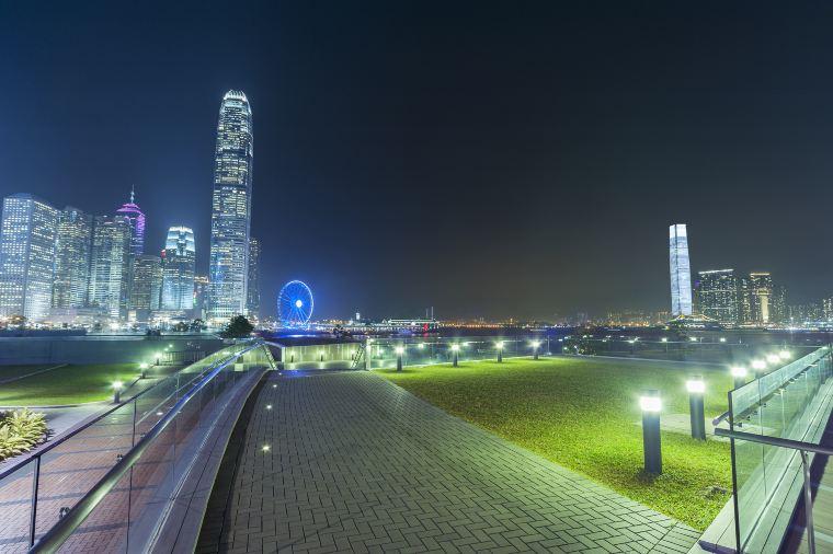 一張含有 路, 路面, 公路 的圖片

自動產生的描述