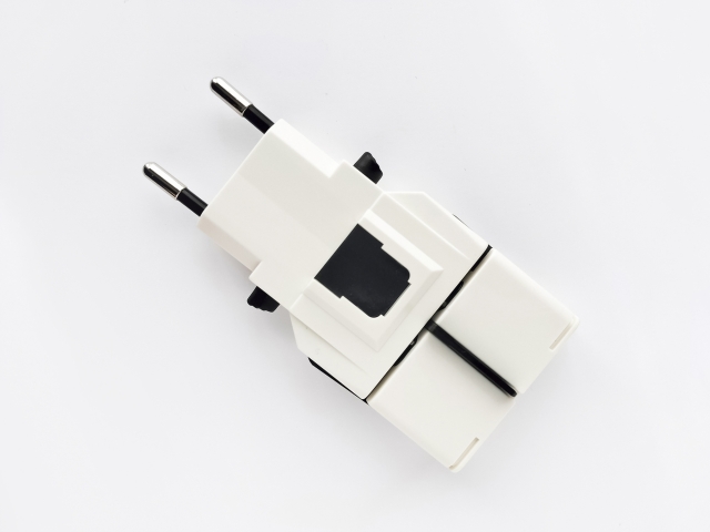 ベトナムのコンセントが合わないときは変換プラグ