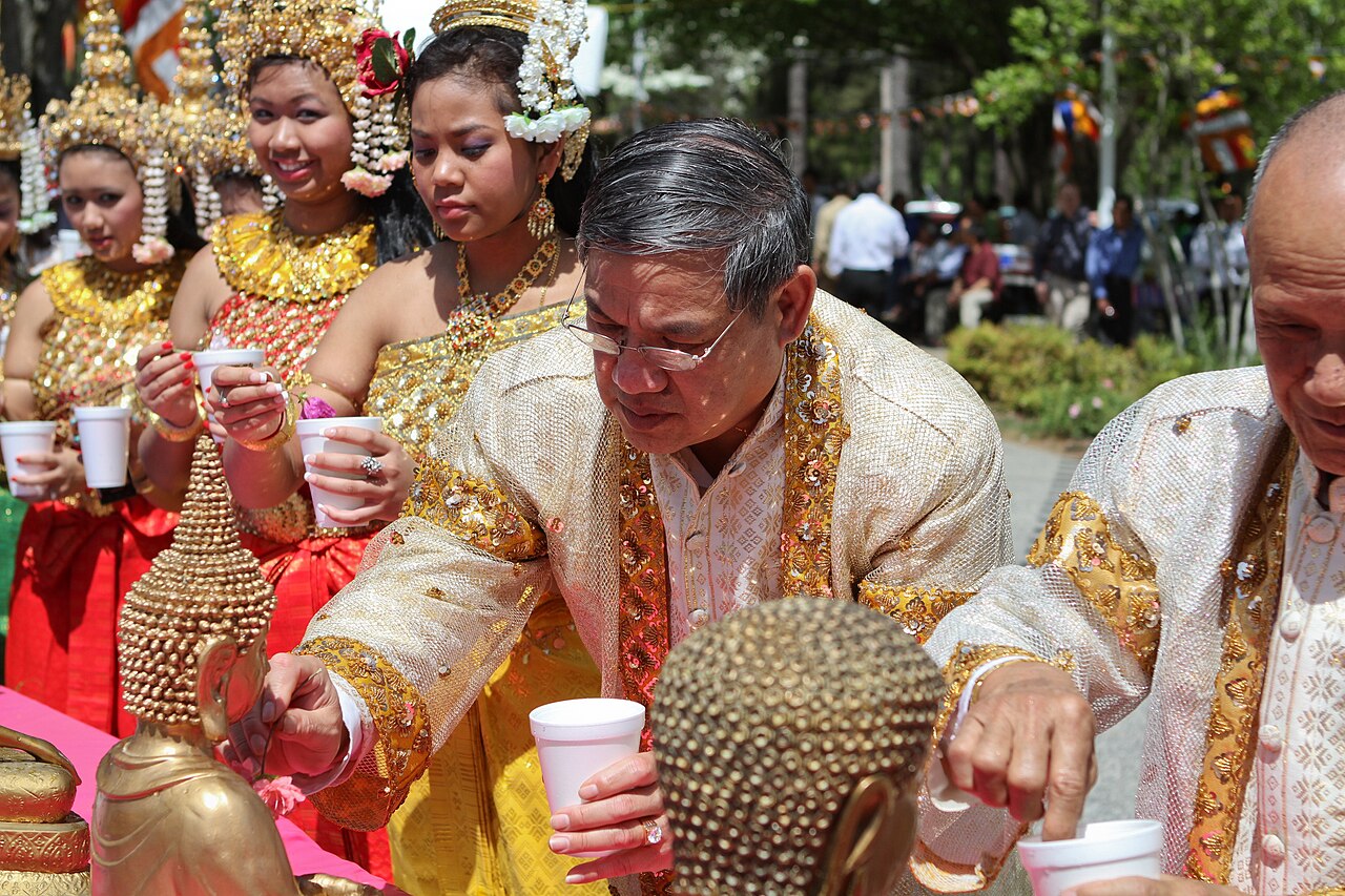 Songkran Festival: Cleansing statues of the Buddha