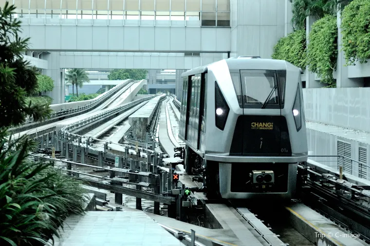 チャンギ国際空港でのターミナル間の移動