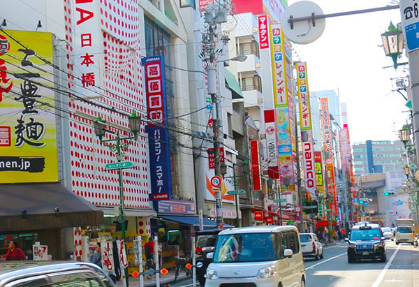 ย่านเด็นเด็นทาวน์ (Den Den Town) โอซาก้า - ที่เที่ยวญี่ปุ่น