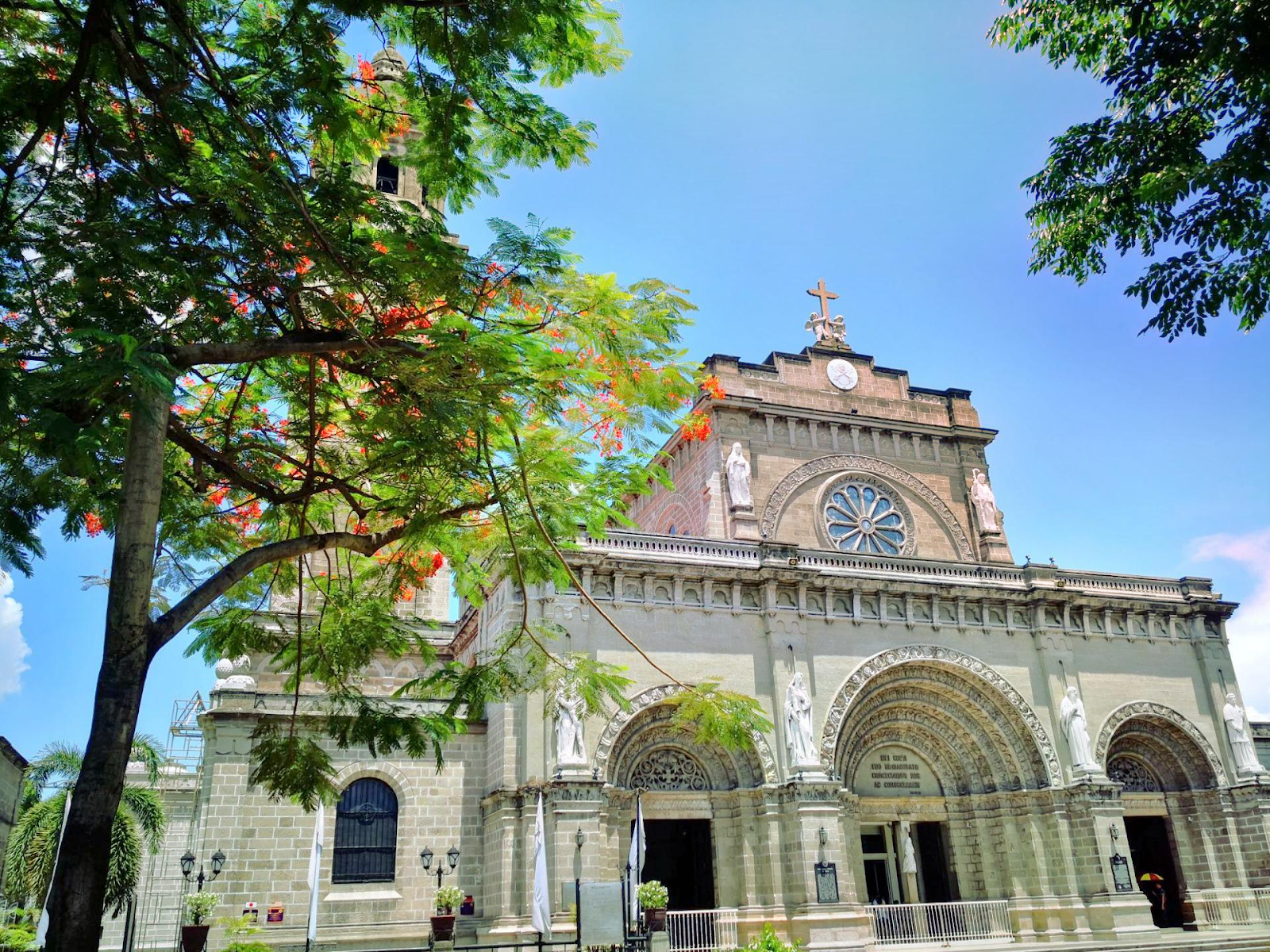 มหาวิหารมะนิลา (Manila Cathedral)