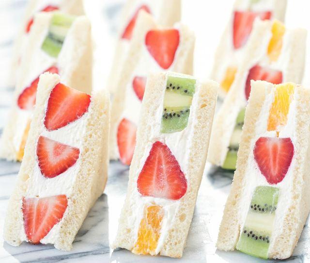 一張含有 食物, 室內 的圖片

自動產生的描述