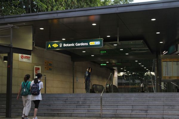 MRT Botanic Gardens