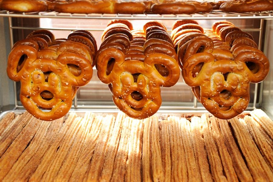  What to Eat at Walt Disney World? Disney Pretzel