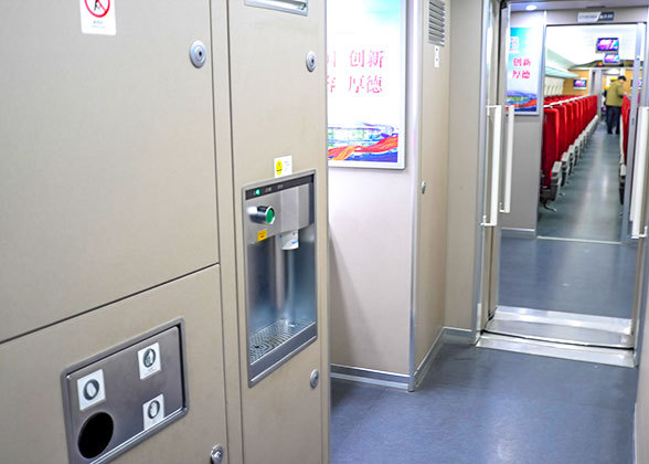 Facilities on China High-speed Train: Luggage Rack, Dining Car, Toilet