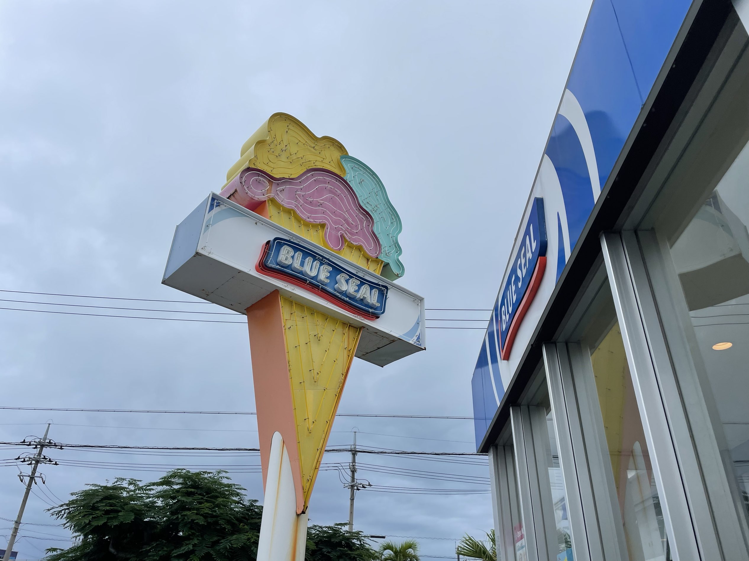 说到冲绳的冰淇淋⁉️“蓝色贴纸”