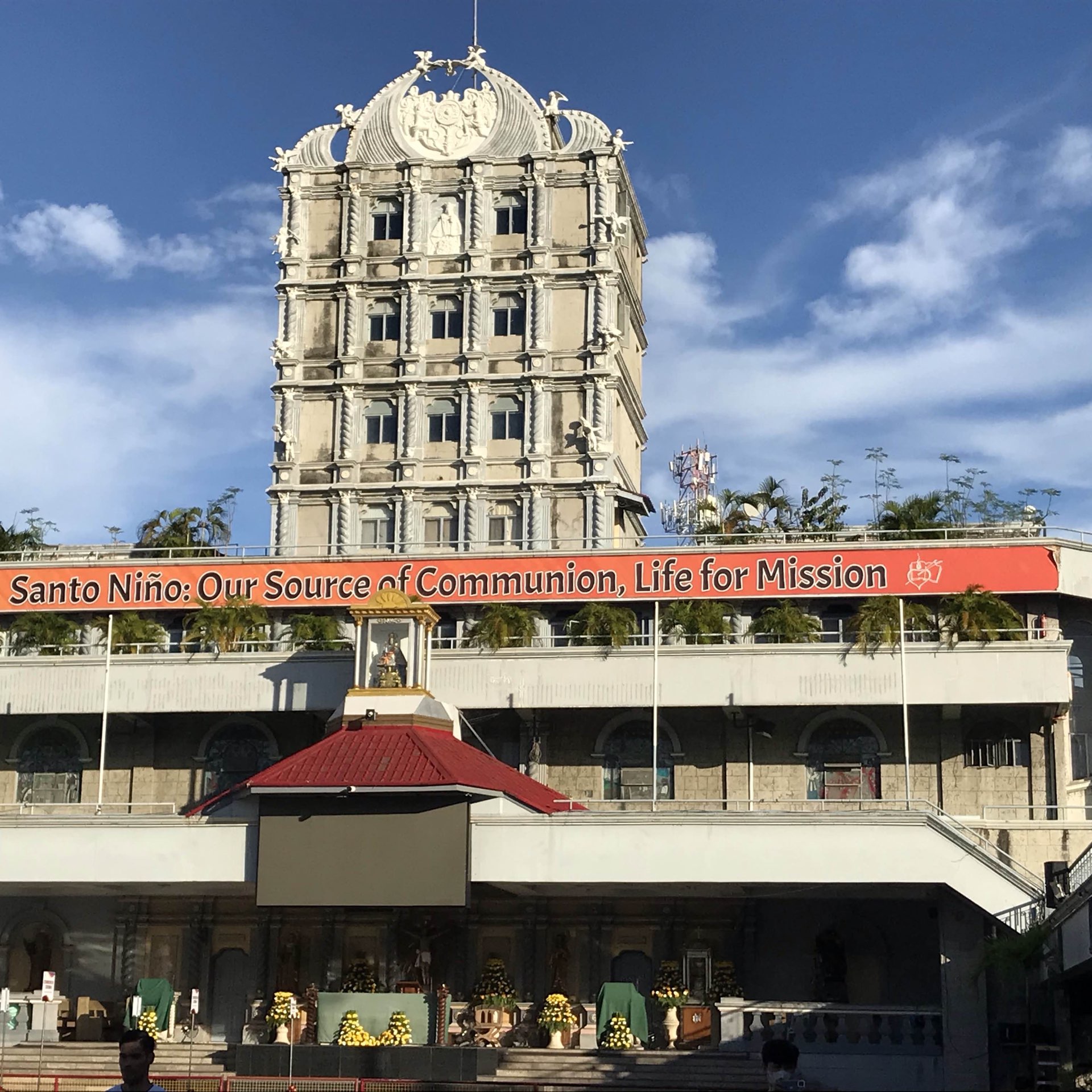 菲律宾宿务市的圣婴大教堂，好靓，好大，正宗西洋建筑，免费入场，好多人参拜。里面有正宗的圣婴雕像，当地