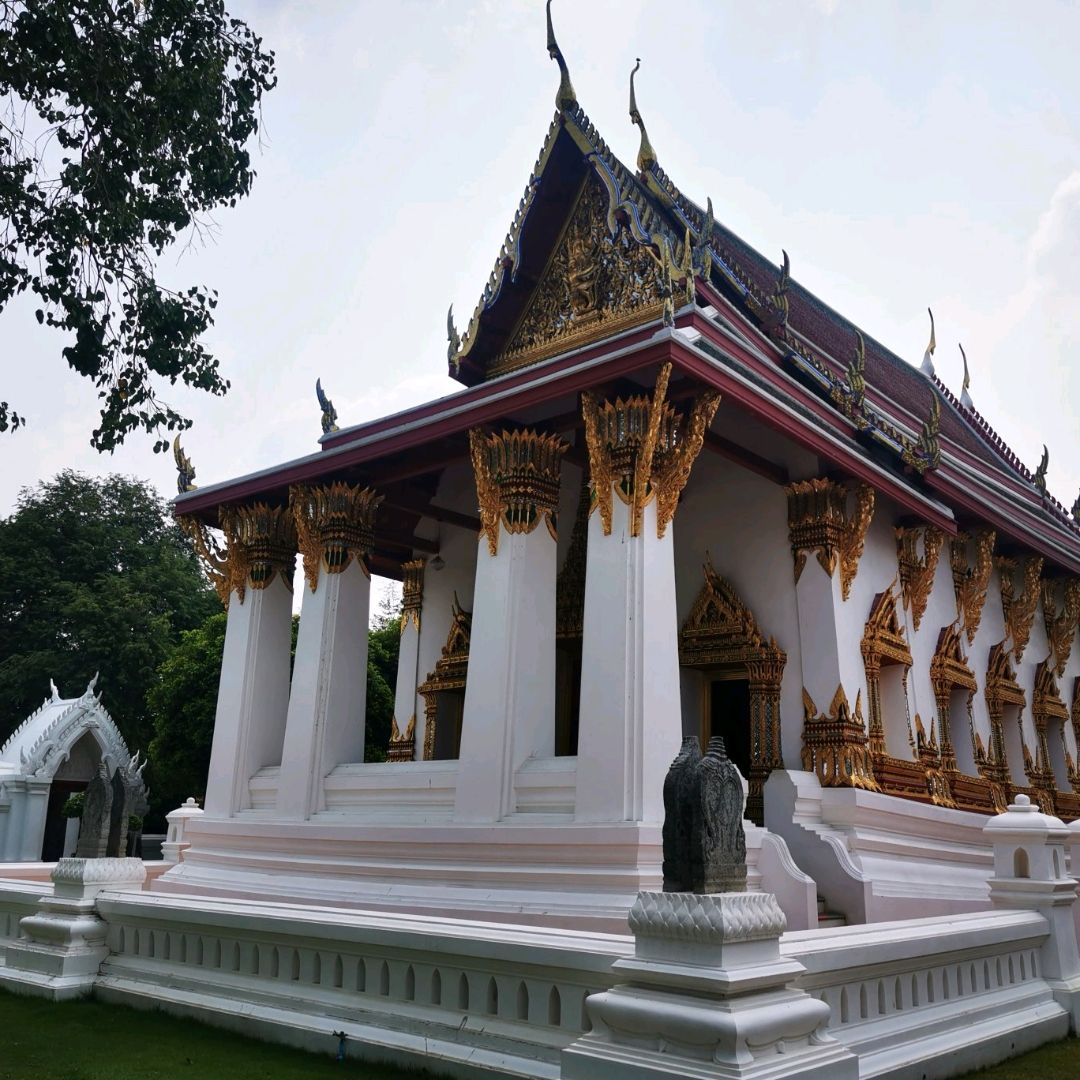 Wat Suwanดาราram Ratchaworawihan 的美丽宝石