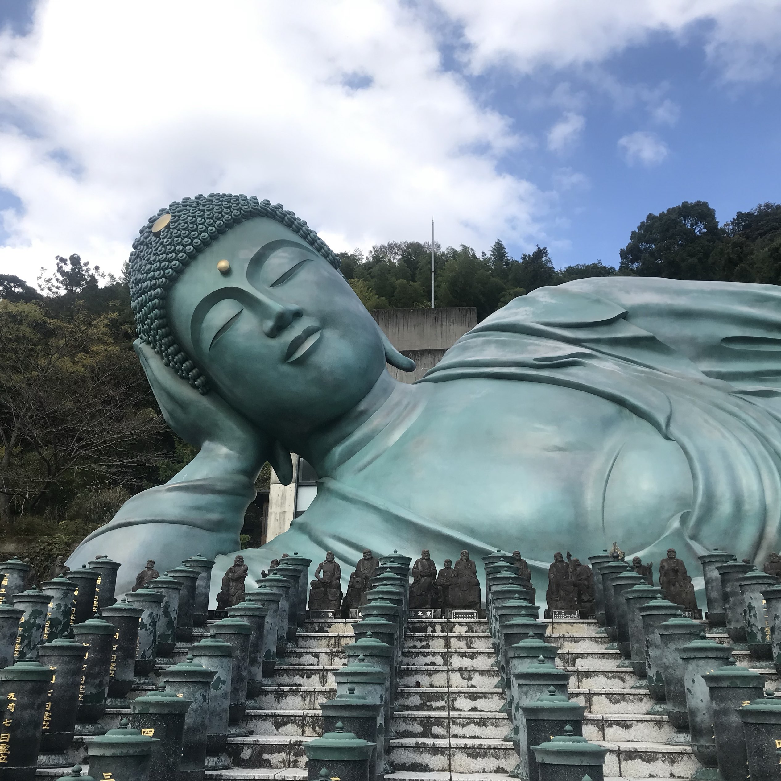 🙏🏻🙏🏻🙏🏻 佛像在福冈“南索庵”长41米,高11米。  福冈的“南索伊寺”,亮点是世界上第一的青铜