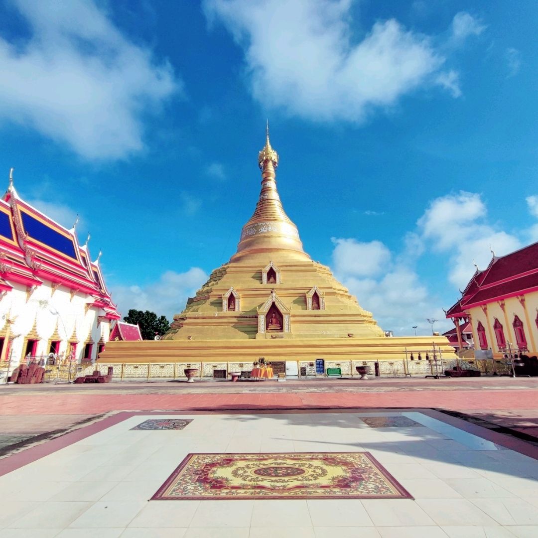 Wat Phra Borommathat Nakhon Chum,甘烹碧