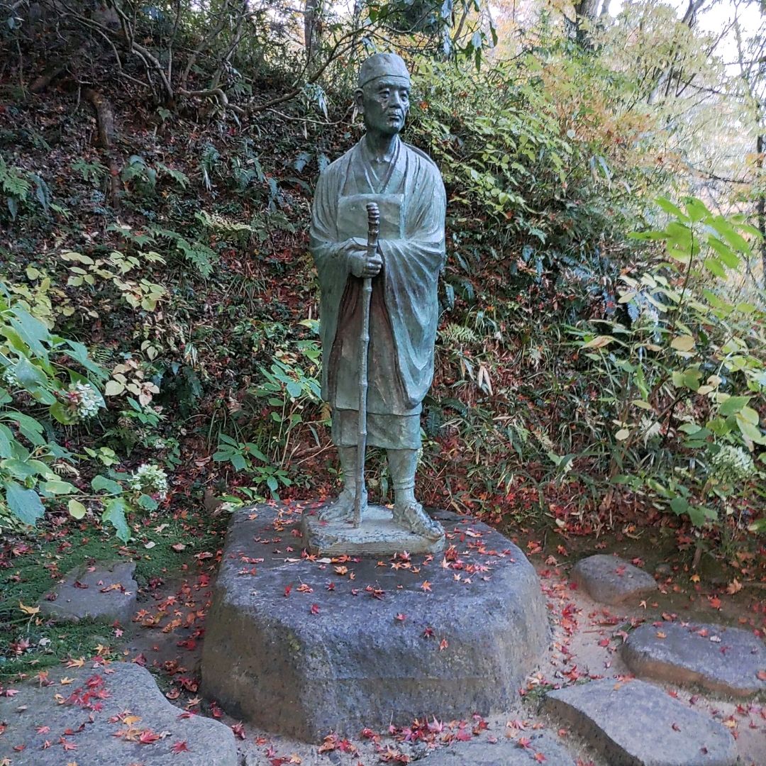 岩手县!红叶和中尊寺的松尾芭蕉像