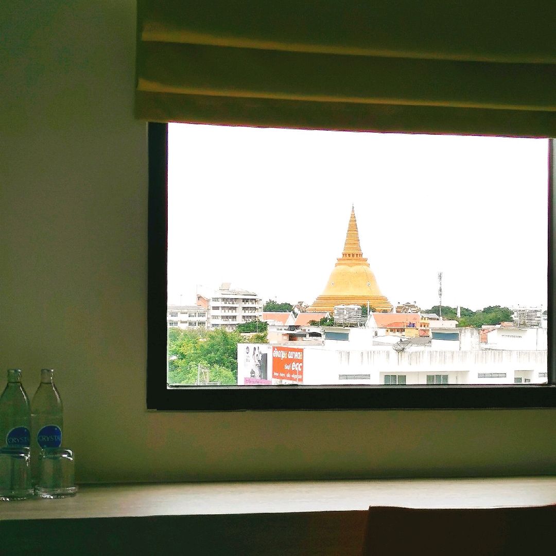 醒来,看到泰国最高的Stupa