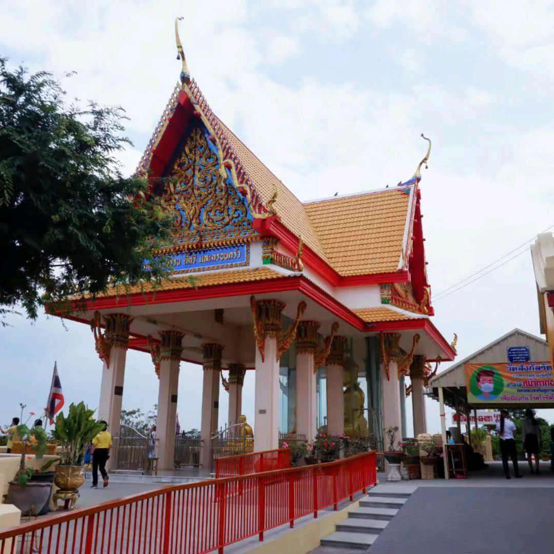 参观乌泰他尼府 Wat Sangk Rattana Khiri