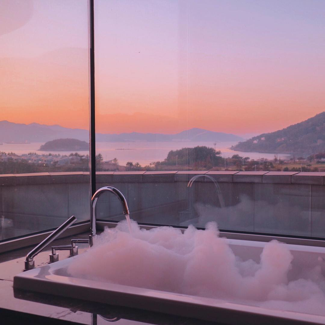 粉红色晚霞染色的“南海安南”浴缸空间+客房服务